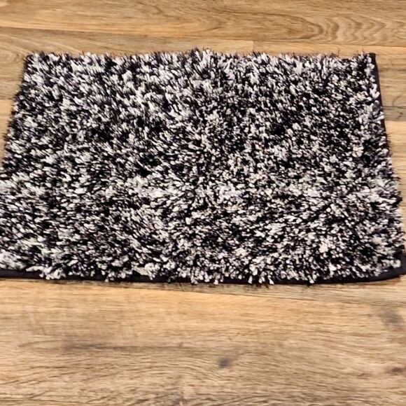 At Home Timbre Caviar Area Rug - Picture 4 of 9